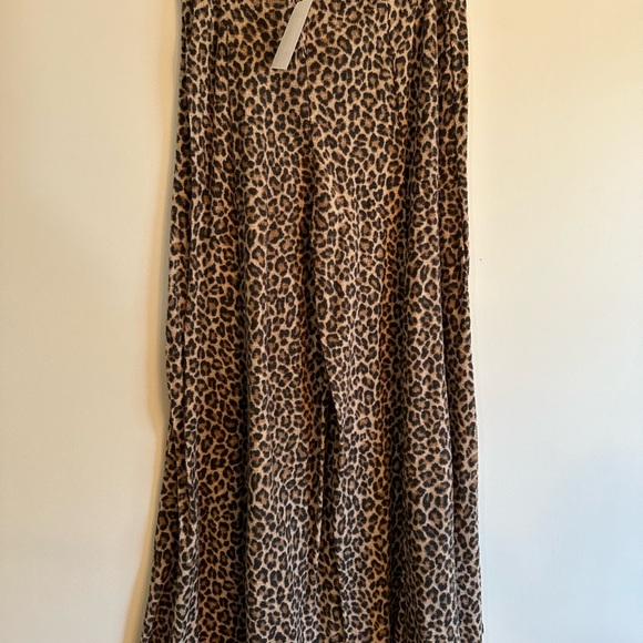 Animal Print-Wide Leg Flare Pants. NWT - Picture 8 of 10